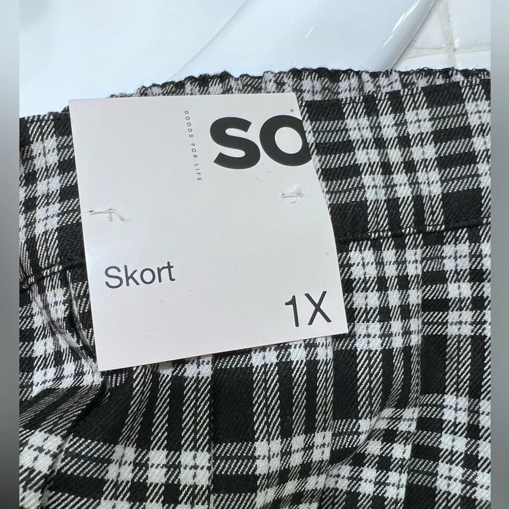 NWT- Plaid Mini Skort - Picture 4 of 4